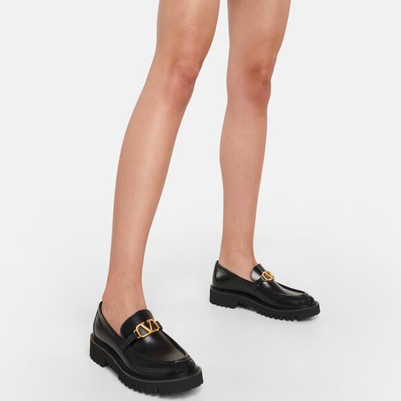 Valentino Garavani V Logo VLOGO Leather Flat Lug Sole Loafers Shoes Black - Picture 6 of 16